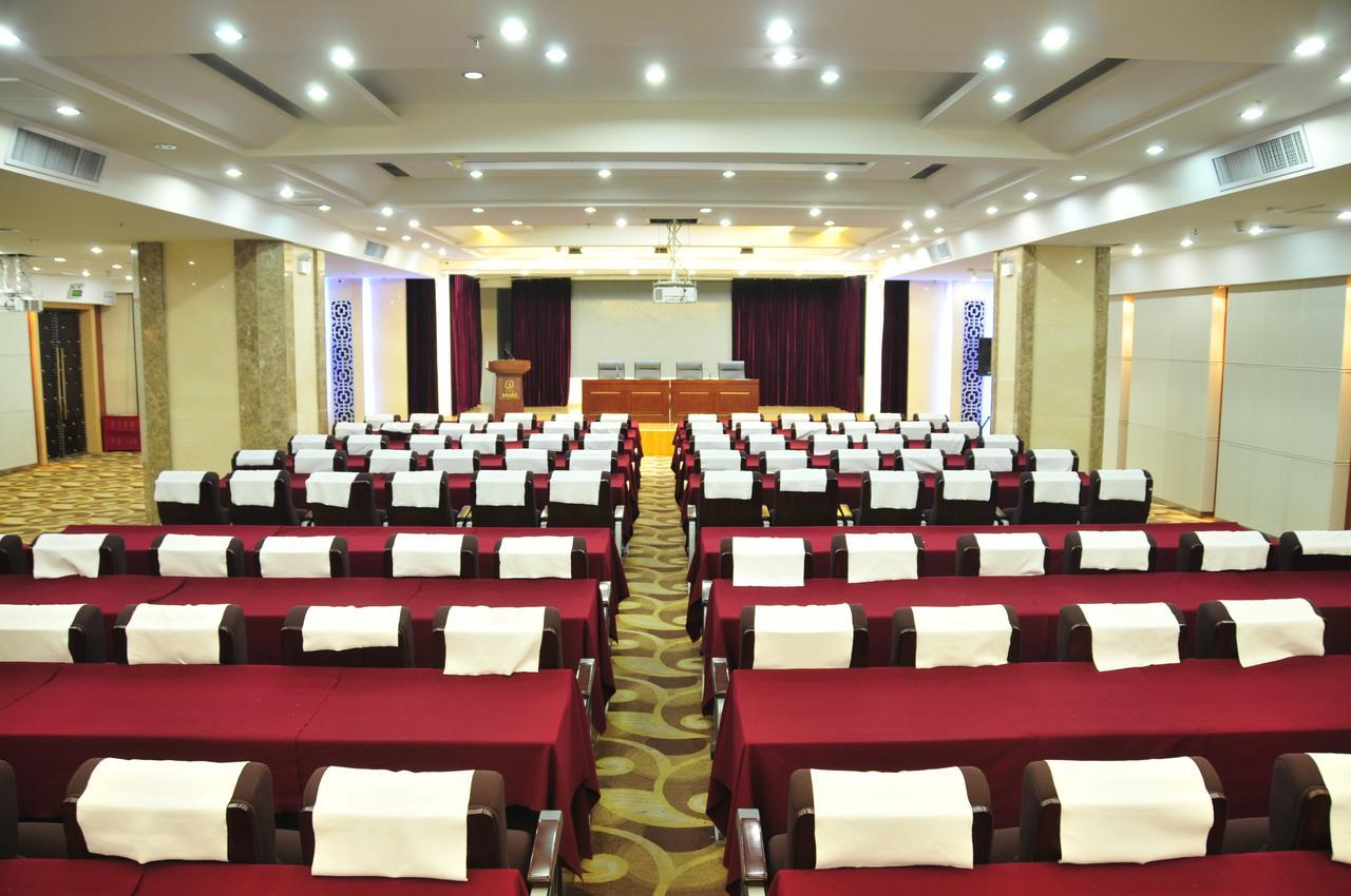 Urumqi Jingu Hotel Esterno foto