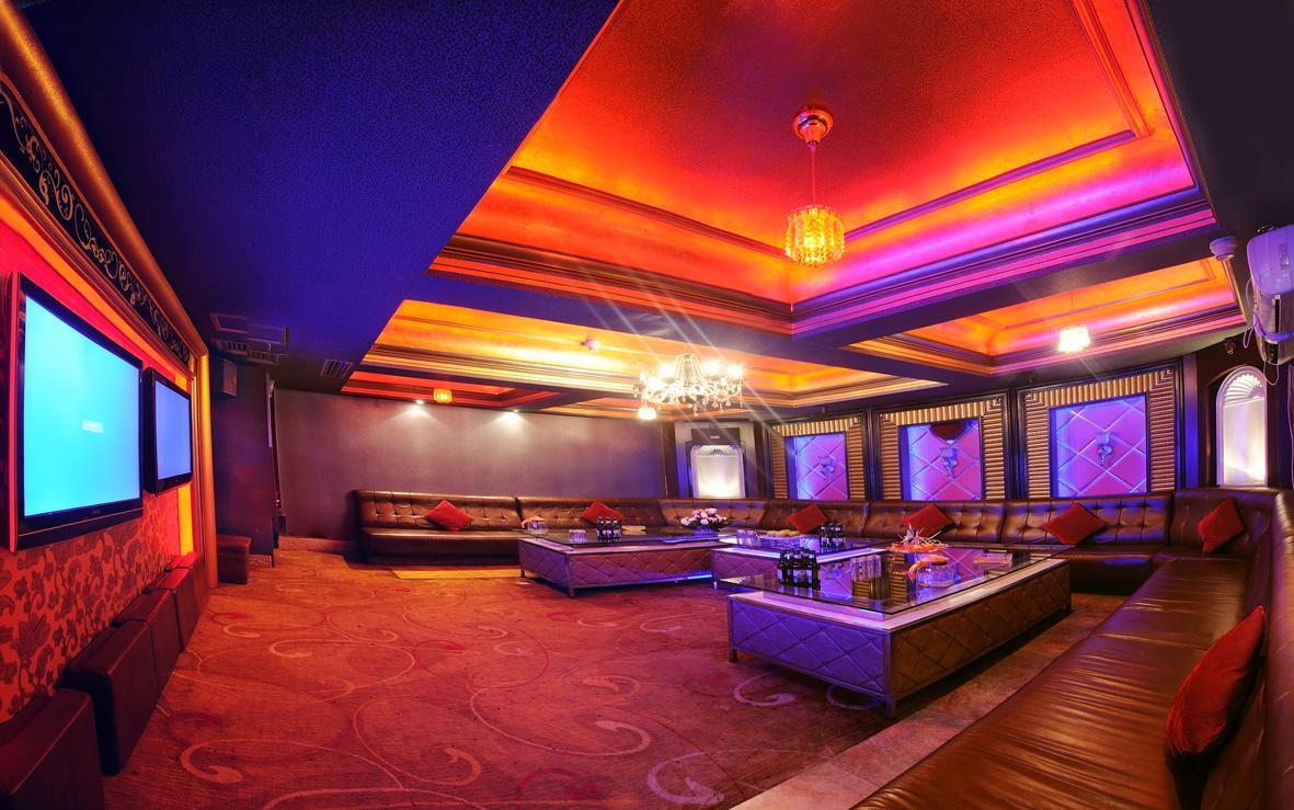 Urumqi Jingu Hotel Esterno foto