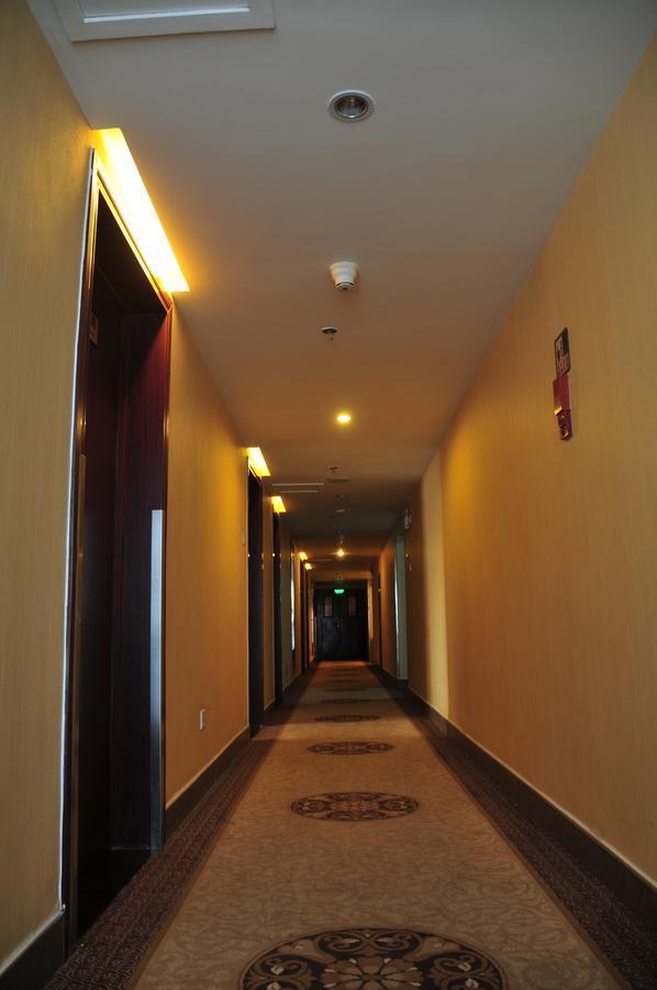 Urumqi Jingu Hotel Esterno foto