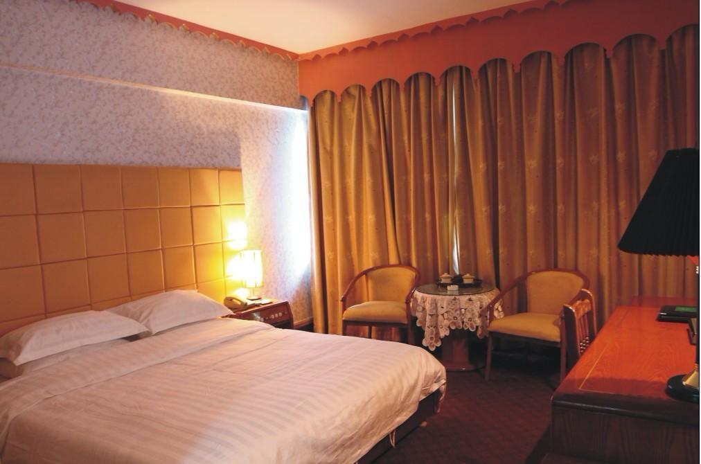 Urumqi Jingu Hotel Esterno foto